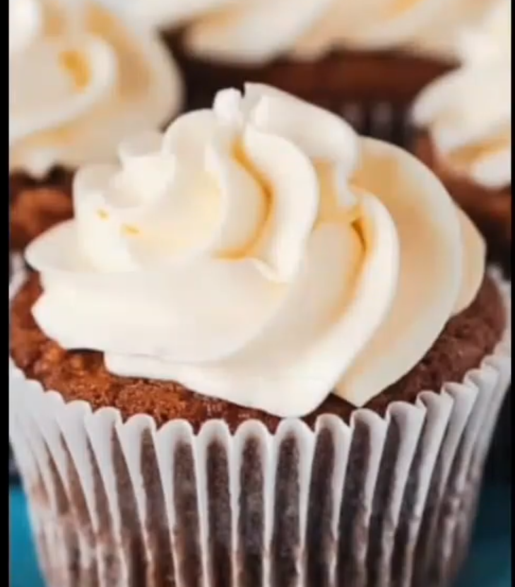 Carrot cupcakes with lemon frosting! Εύκολα Κεκάκια καρότου!